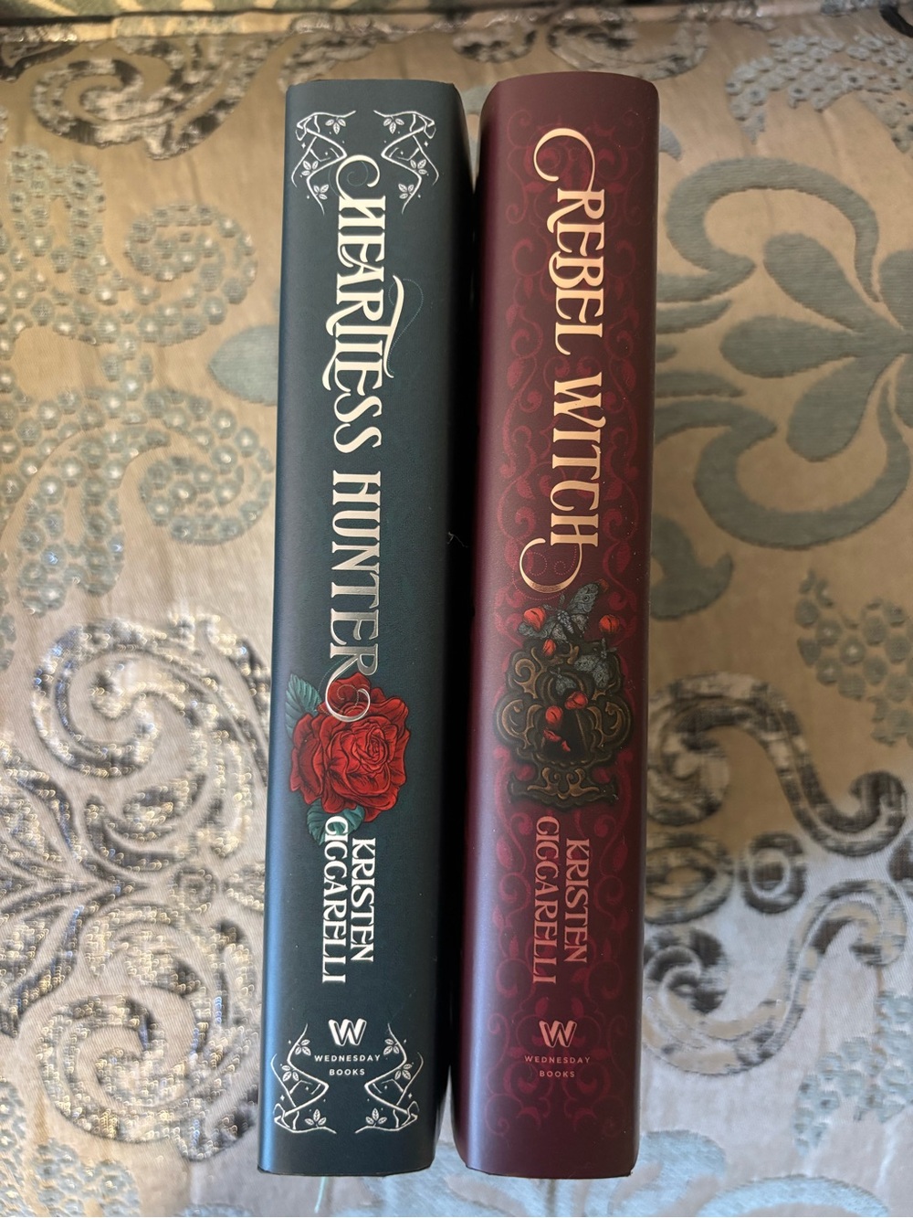 Owlcrate Crimson Moth duology - Picture 3 of 11